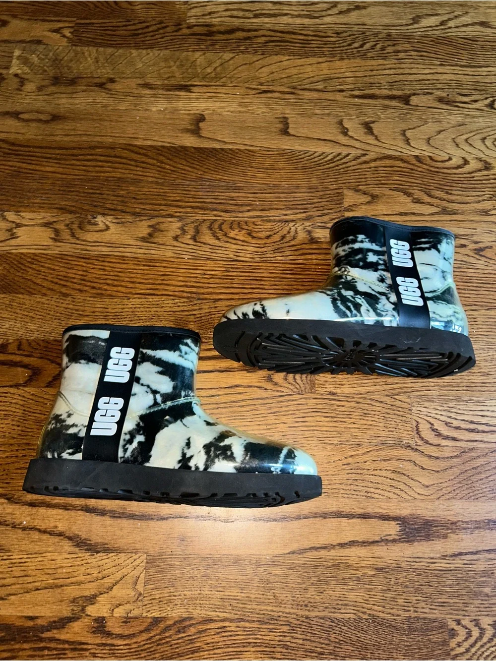 UGG Women’s Tie Dye Waterproof Rain Boots Black White Size 9